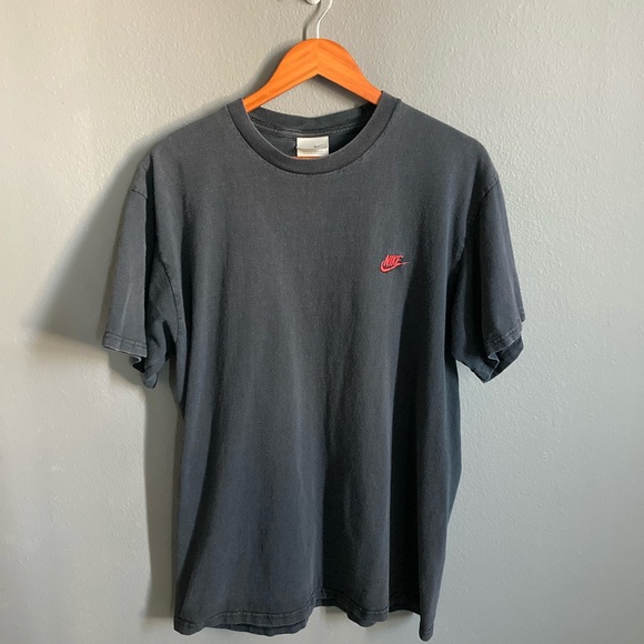 90โs Vintage Nike Tee